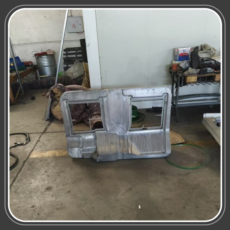 各種型號(hào)汽車腳墊模具